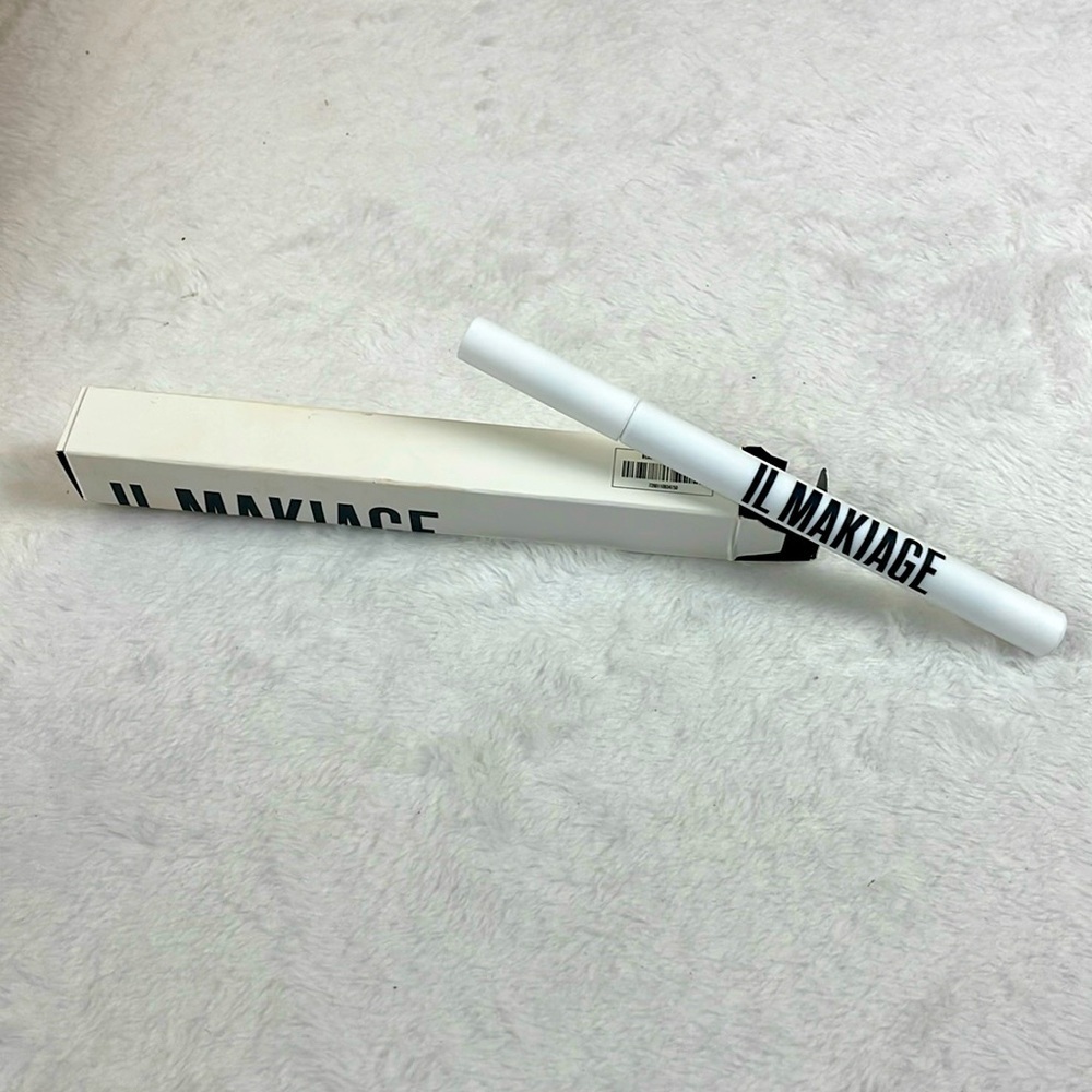 Il Makiage Black Card Waterproof Liquid Eyeliner, 1.5 ML/0.05 oz.